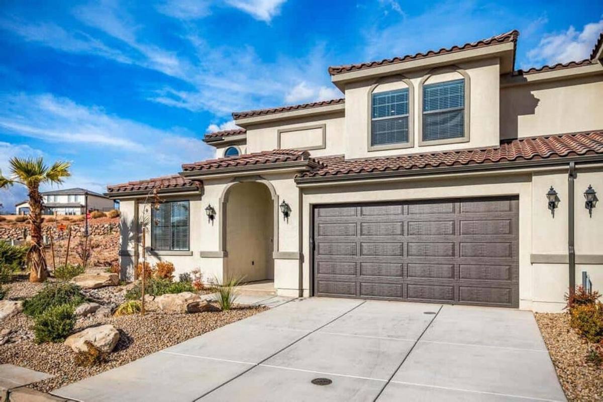 Townhouse for rent at 2263 E Escondido Dr, Washington, UT 84780