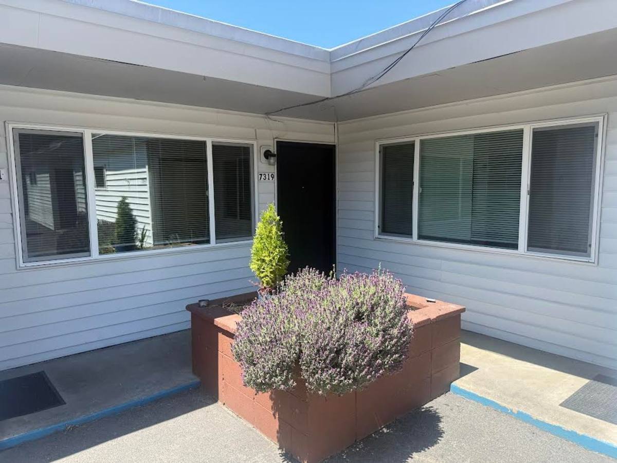 Apartment for rent at 7315-7321 SW Scholls Ferry Rd, Beaverton, OR 97008