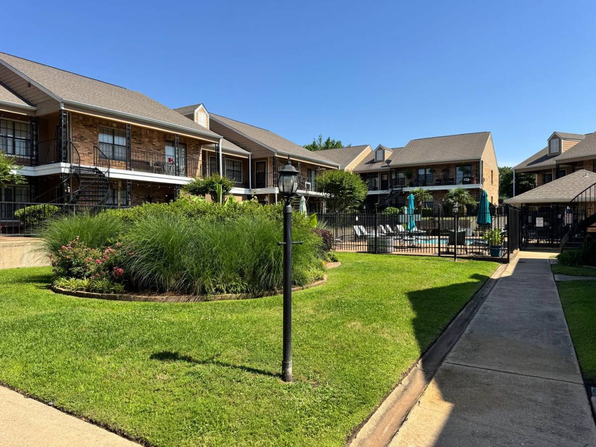 Condo for rent at 400 W Southtown, Tyler, TX 75703