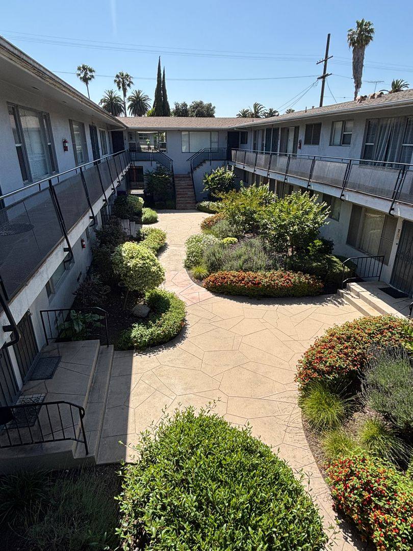 House for rent at 735 Cedar Ave, Long Beach, CA 90813