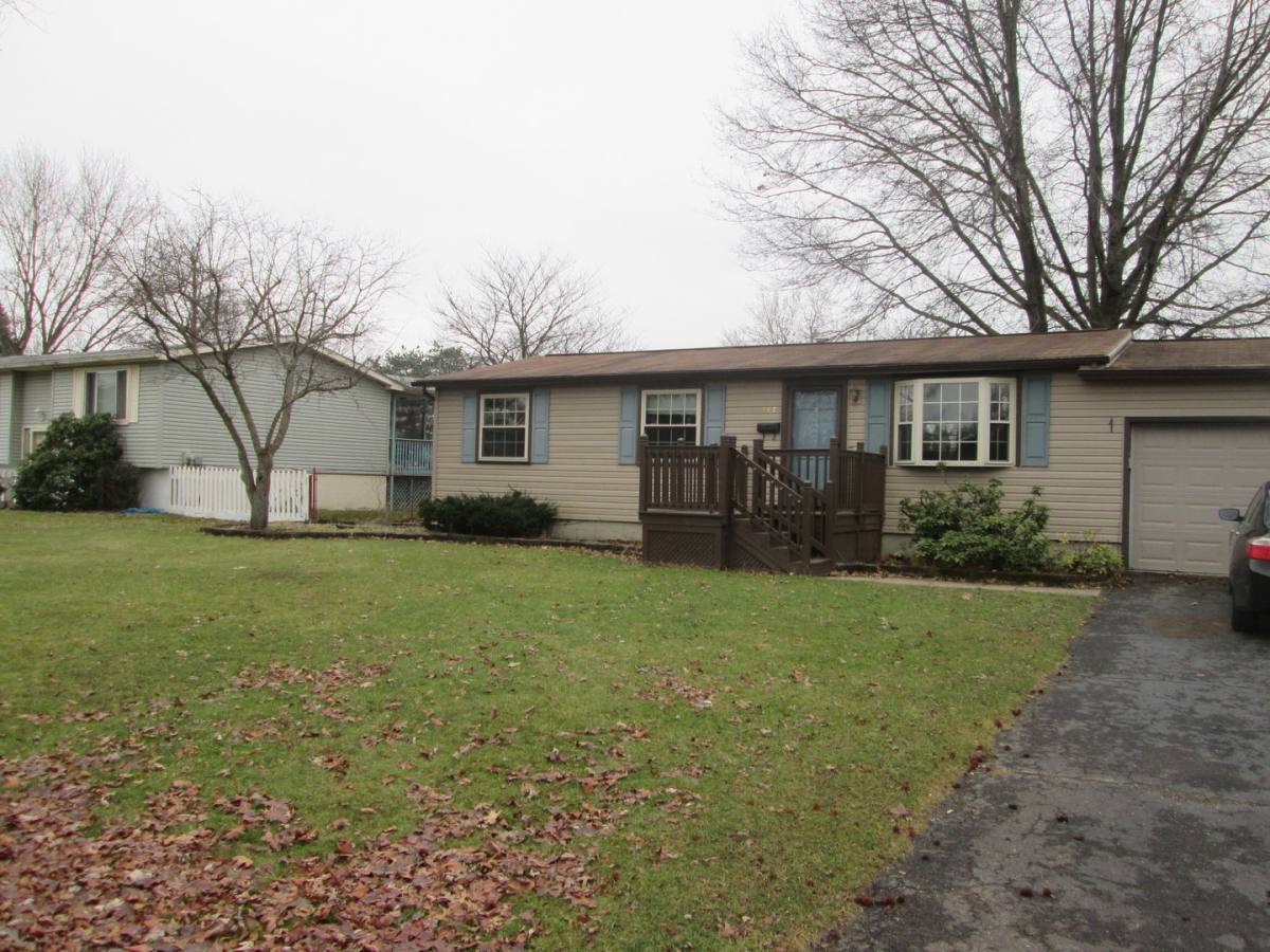 House for rent at 597 Aurora Dr, Youngstown, OH 44505