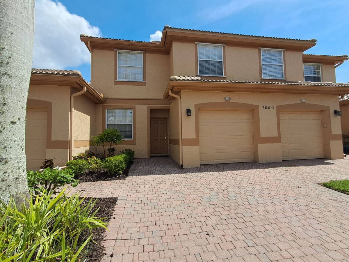 House for rent at 7880 Lake Sawgrass Loop, Fort Myers, FL 33907