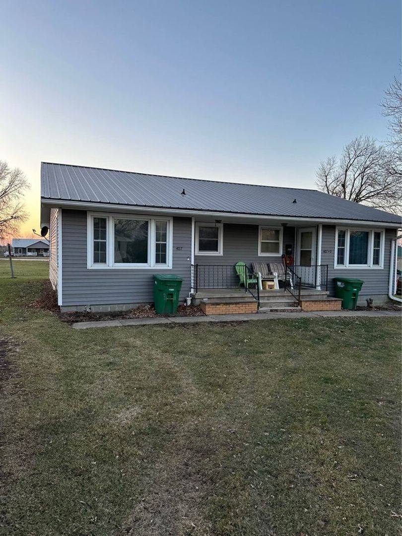 Apartment for rent at 407 N Cherry St, Bloomfield, IA 52537