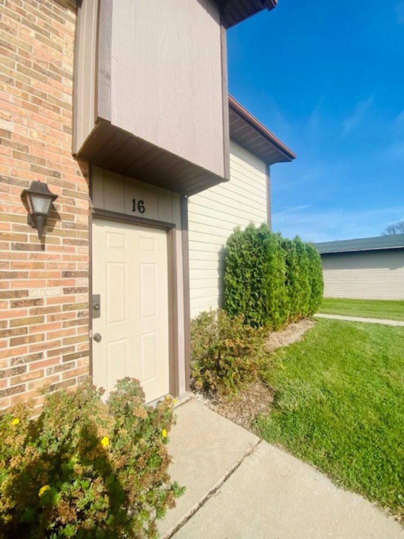 Apartment for rent at 1798 Eldorado Dr, Green Bay, WI 54302