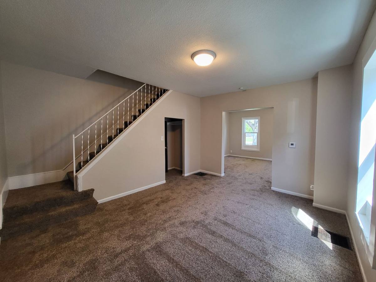 House for rent at 1527 Des Moines St, Des Moines, IA 50316