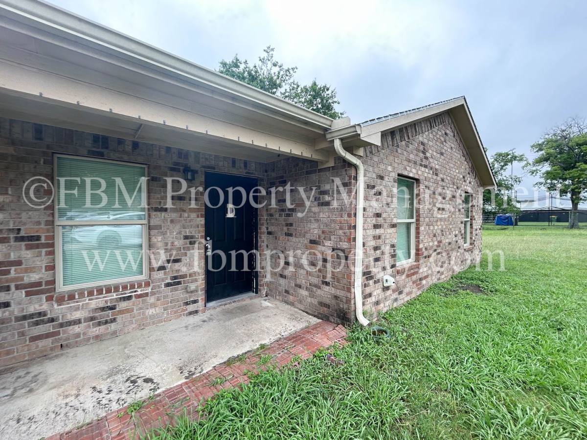 Apartment for rent at 506 SW Highway 34, Italy, TX 76651