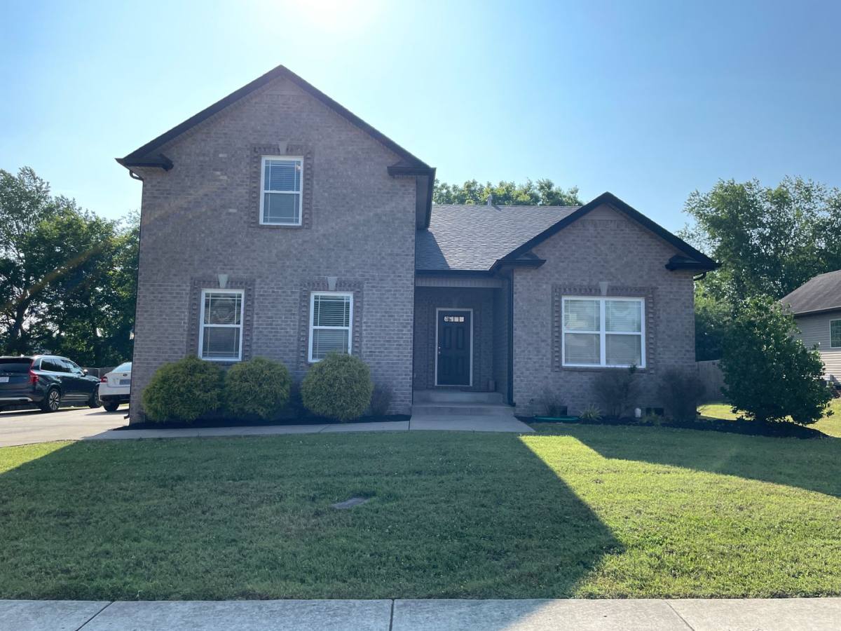House for rent at 987 Promenade Dr, Adams, TN 37010