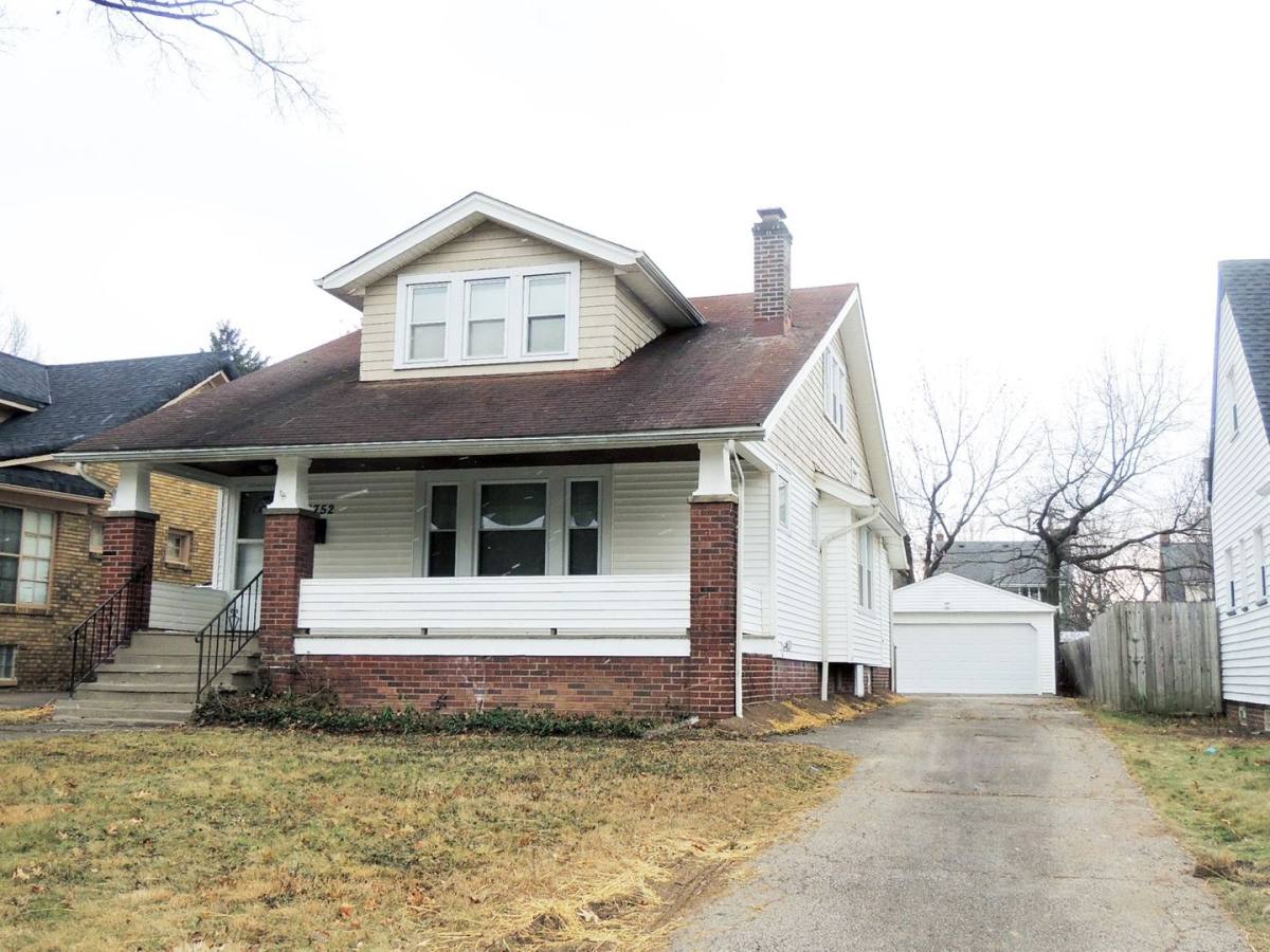 House for rent at 3752 Northampton Rd, Cleveland, OH 44121