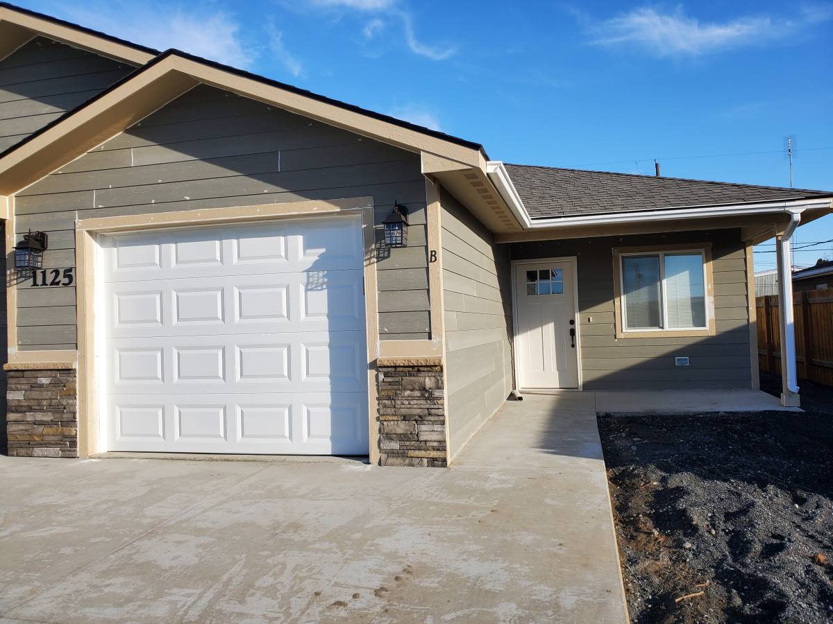 Apartment for rent at 1125 W Ivy Ave, Moses Lake, WA 98837