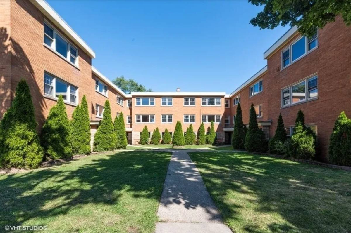Apartment for rent at 6515 N Seeley Ave, Chicago, IL 60645