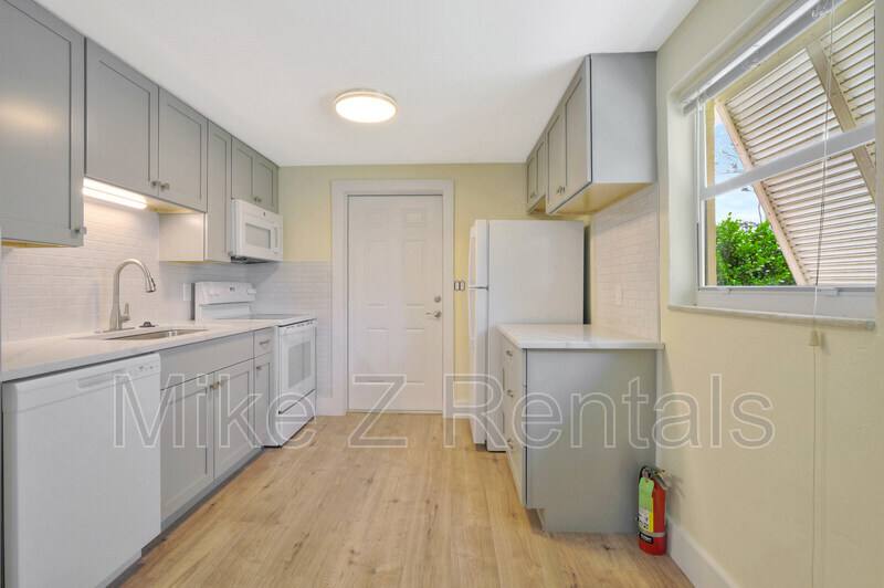 Apartment for rent at 3069 Woodside Ave #1, Naples, FL 34112