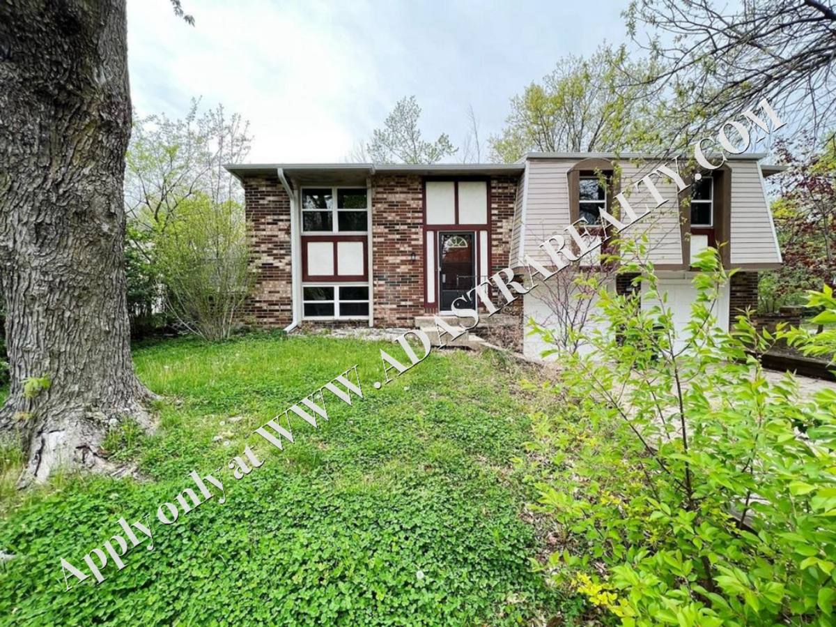 House for rent at 12712 S Sycamore St, Olathe, KS 66062