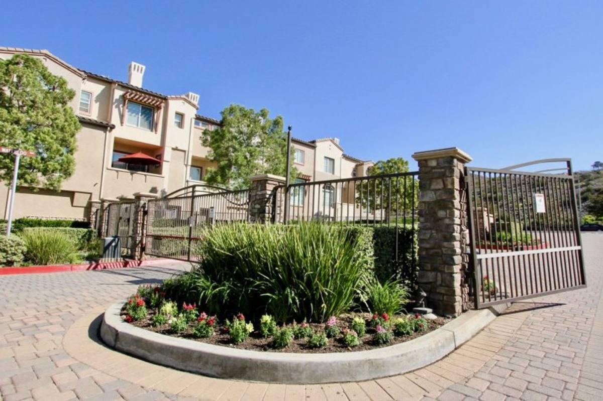 Townhouse for rent at 427 Almond Rd, San Marcos, CA 92078