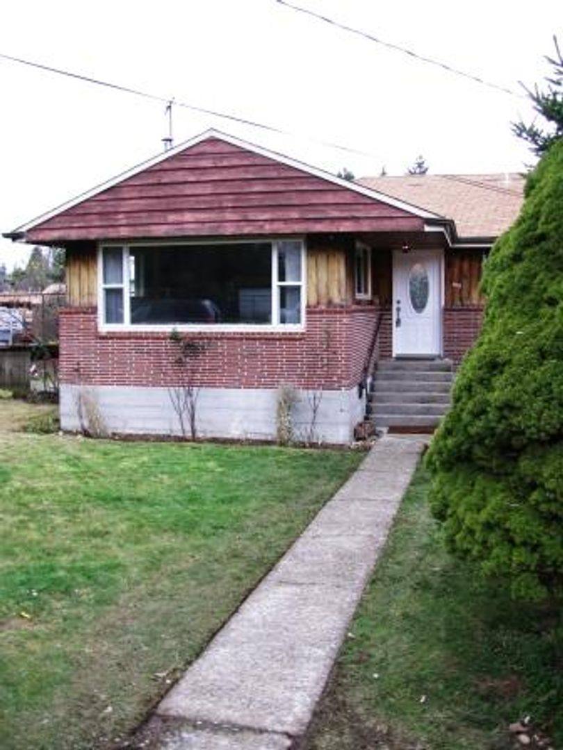 House for rent at 810 SW 142nd St, Seattle, WA 98166