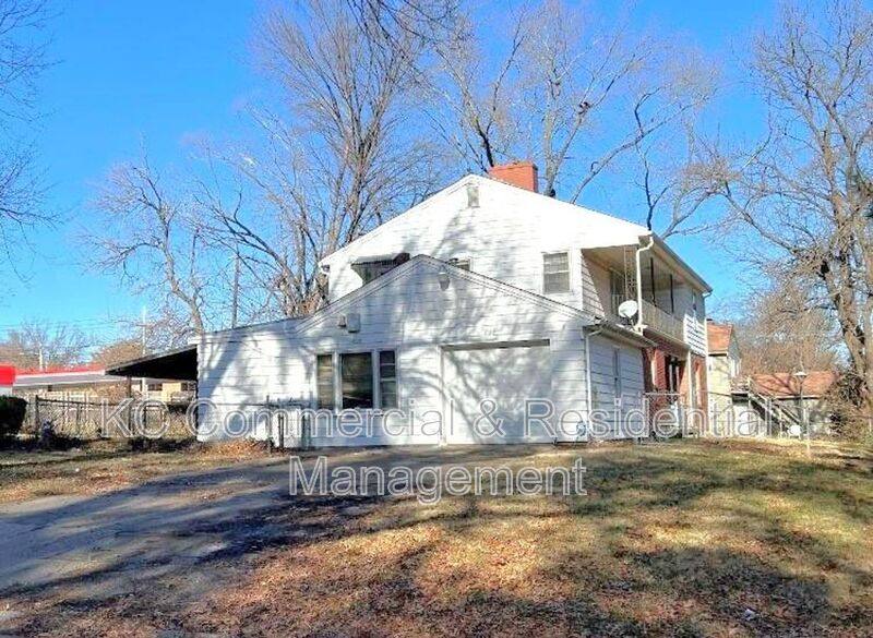 Apartment for rent at 800 E 75th Terrace, Kansas City, MO 64131