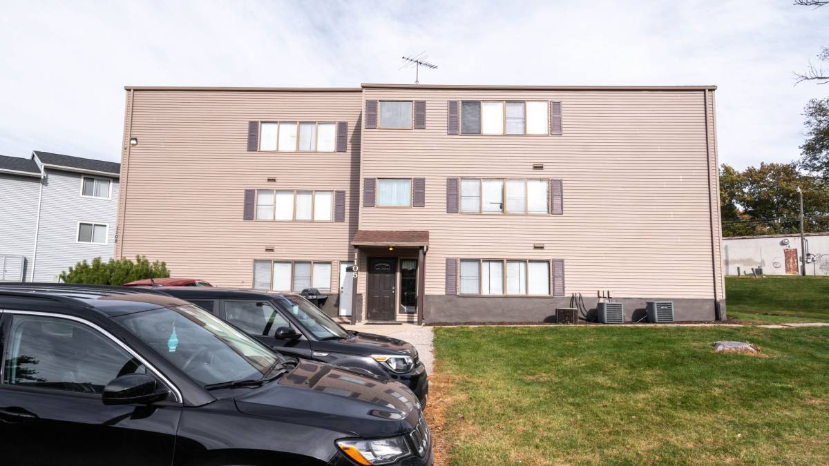 Apartment for rent at 1105 Kent Circle, Waterloo, IA 50701