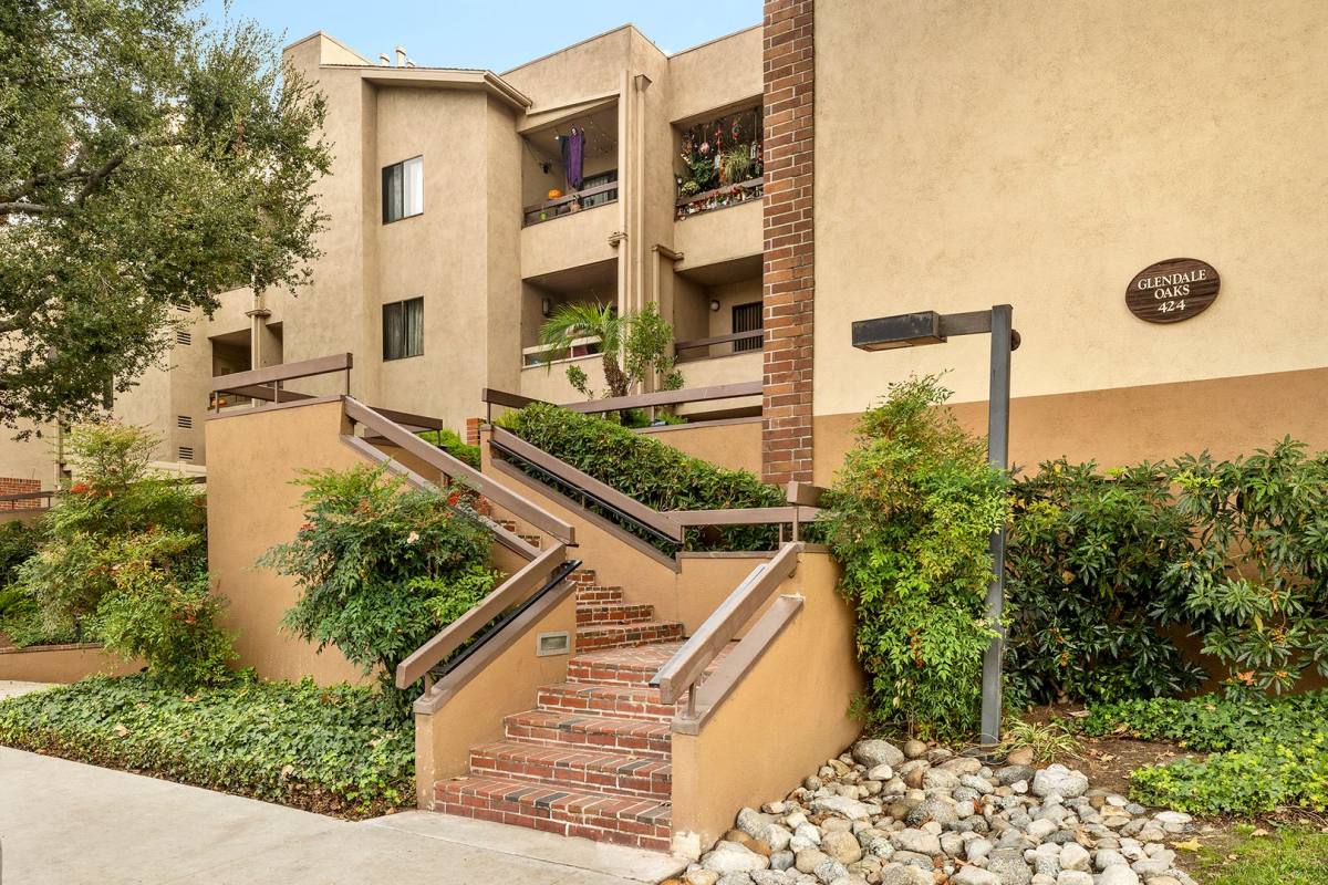 Condo for rent at 424 Oak St, Glendale, CA 91204