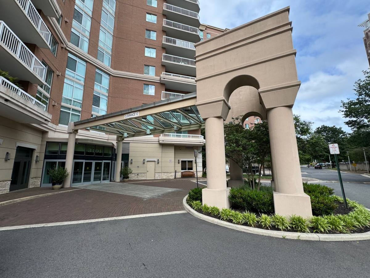 Condo for rent at 3101 N Hampton Dr, Alexandria, VA 22302