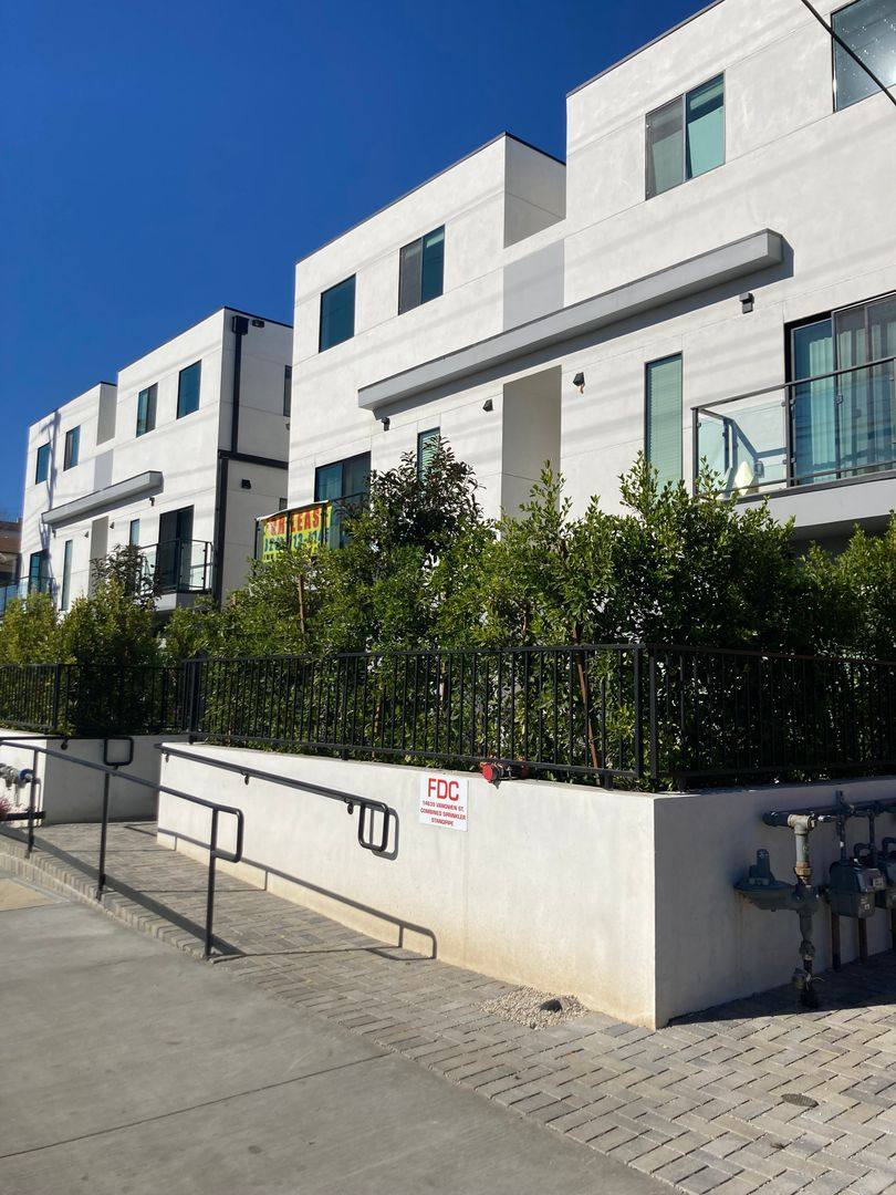 Apartment for rent at 14645 Vanowen St, Van Nuys, CA 91405