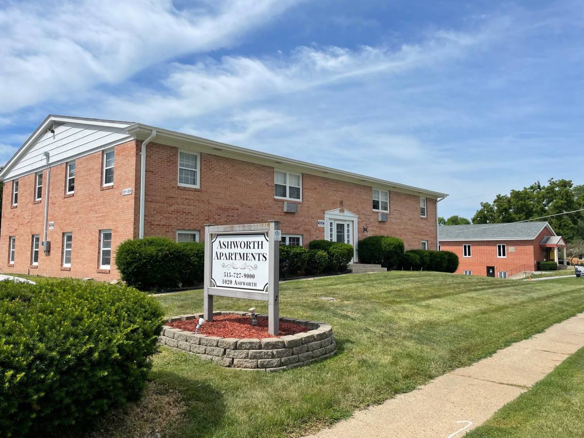 Apartment for rent at 1020 Ashworth Rd, West Des Moines, IA 50265