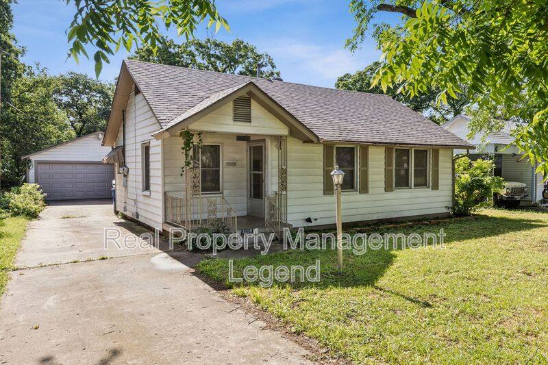 House for rent at 2006 Oakwood St, Haltom City, TX 76117