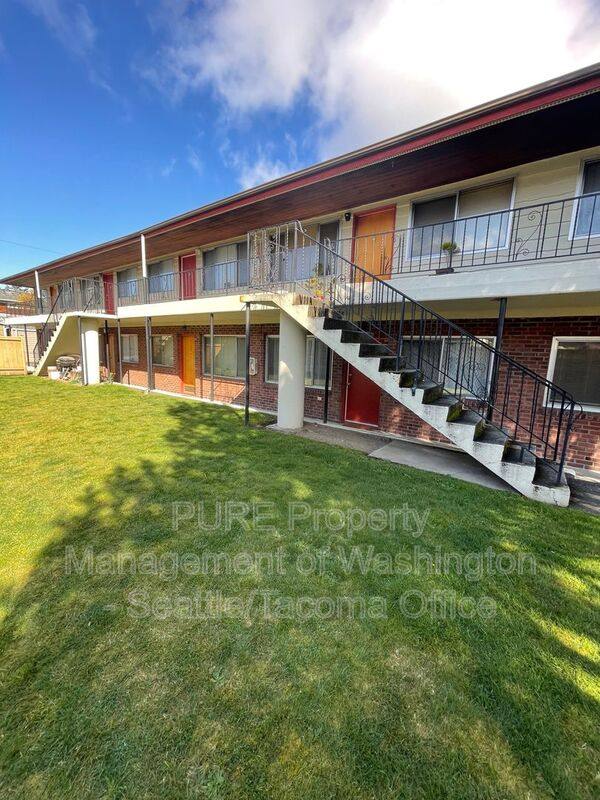House for rent at 2215 California Ave SW #10, Seattle, WA 98116