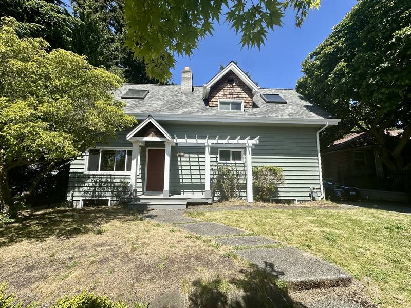 House for rent at 3114 W Elmore St, Seattle, WA 98199