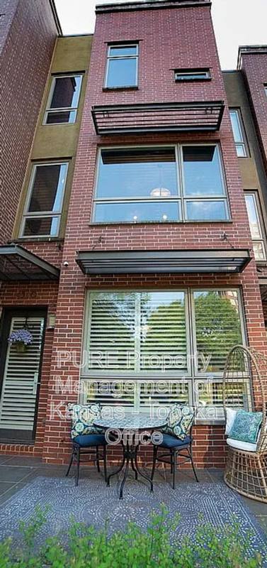 Condo for rent at 4540 Jc Nichols Parkway, Kansas City, MO 64111