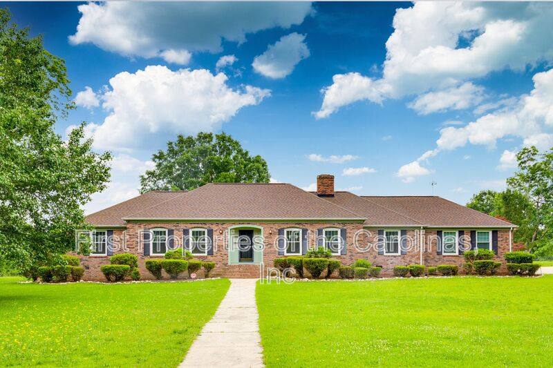 House for rent at 1003 Chesterfield Ave, Lancaster, SC 29720
