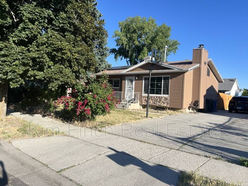 Apartment for rent at 4577 Twilight Dr, Salt Lake City, UT 84118