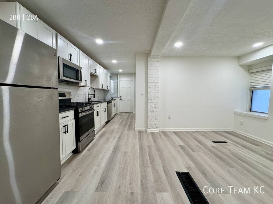 Apartment for rent at 1413 W 39th St #GE, Kansas City, MO 64111