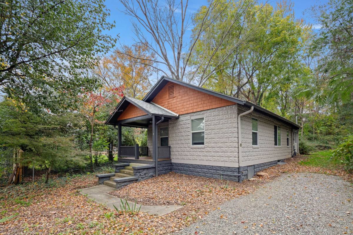 House for rent at 4 Piedmont Rd, Asheville, NC 28804