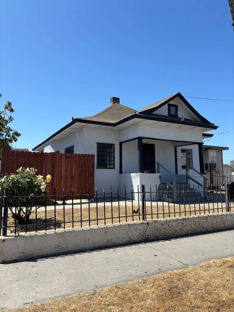 Apartment for rent at 1028 E 10th, Long Beach, CA 90806