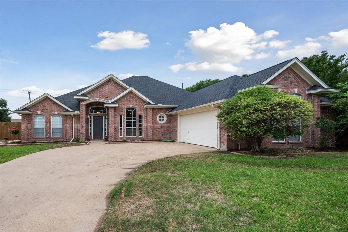 House for rent at 3 Savoy Court, Mansfield, TX 76063