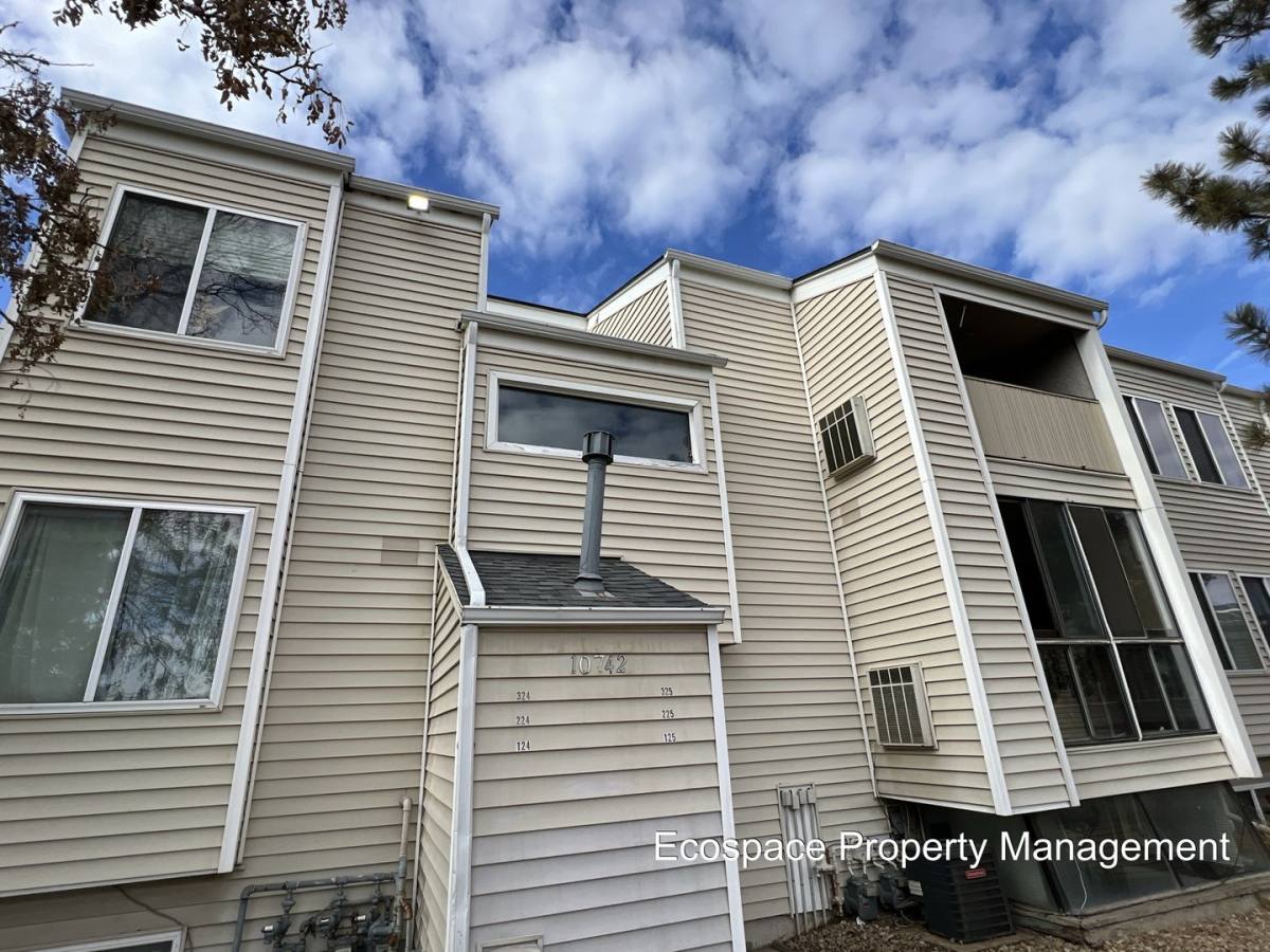 Apartment for rent at 10742 E Exposition Ave, Aurora, CO 80012