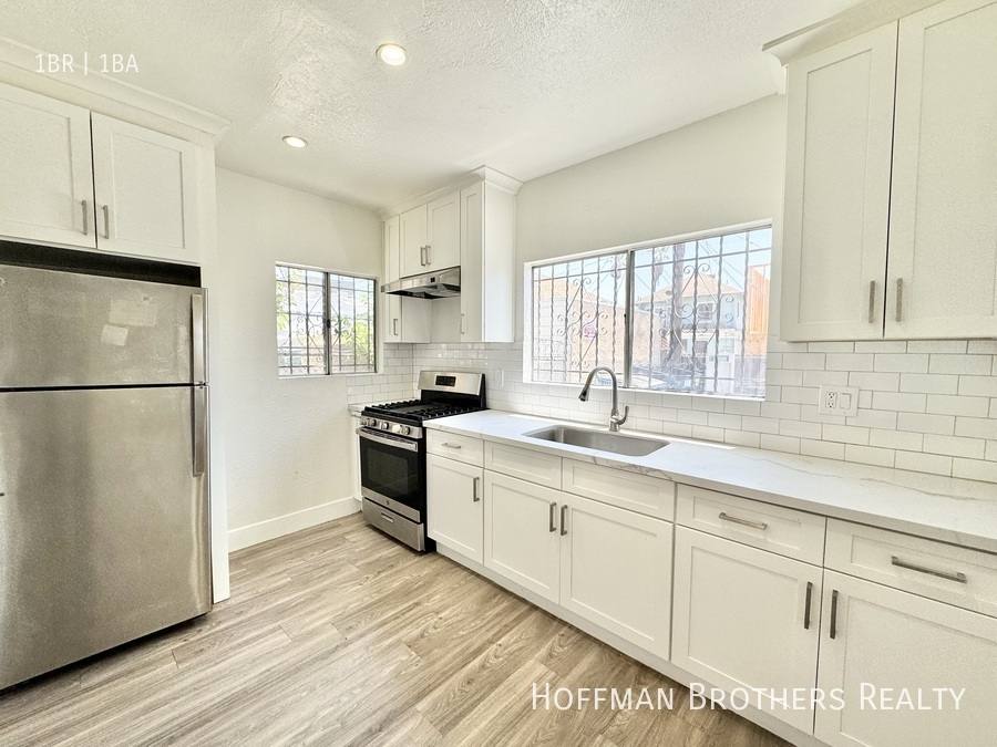 Apartment for rent at 2416 Lasalle Ave, Los Angeles, CA 90004