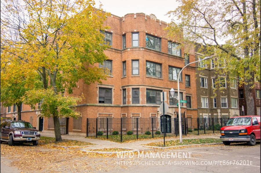 Apartment for rent at 2516 E 77th St #3, Chicago, IL 60649