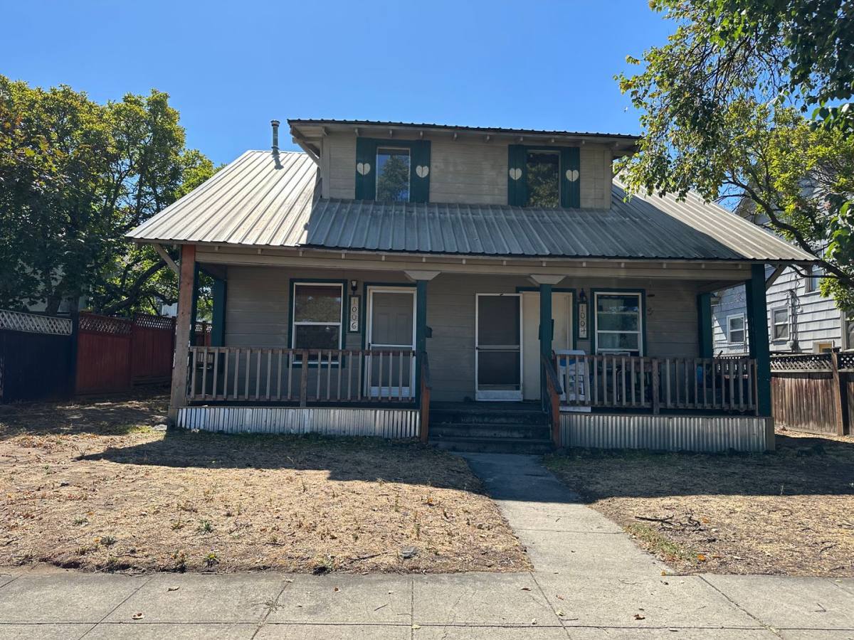 Townhouse for rent at 1004-1006 E 8th St, The Dalles, OR 97058