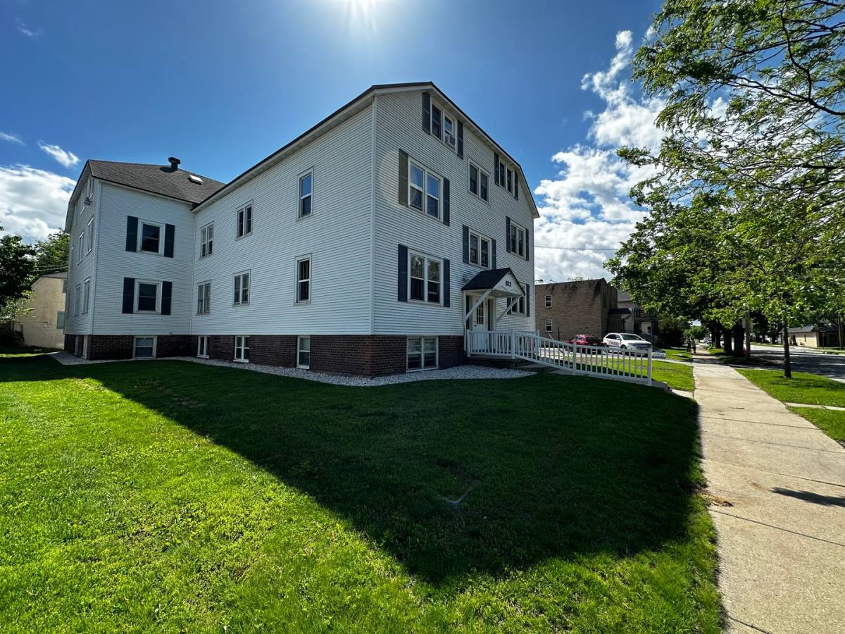 Apartment for rent at 822 Pine St, Green Bay, WI 54301