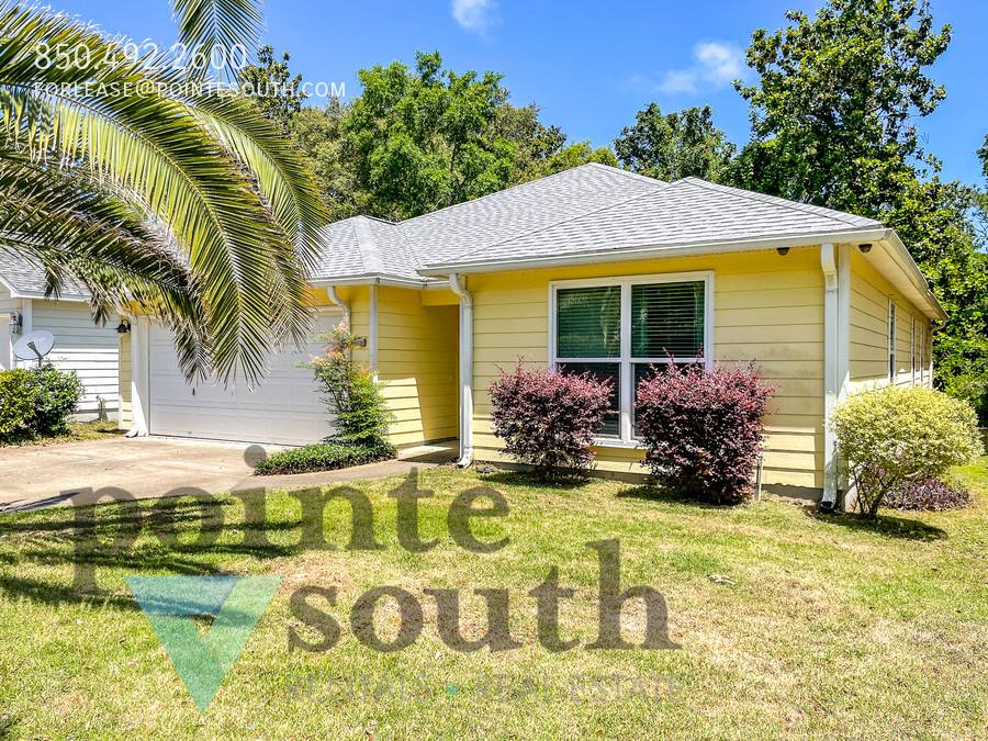 House for rent at 5920 N Bay Point Dr, Pensacola, FL 32507