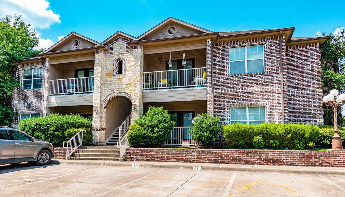 Apartment for rent at 1701 Walnut, Commerce, TX 75428