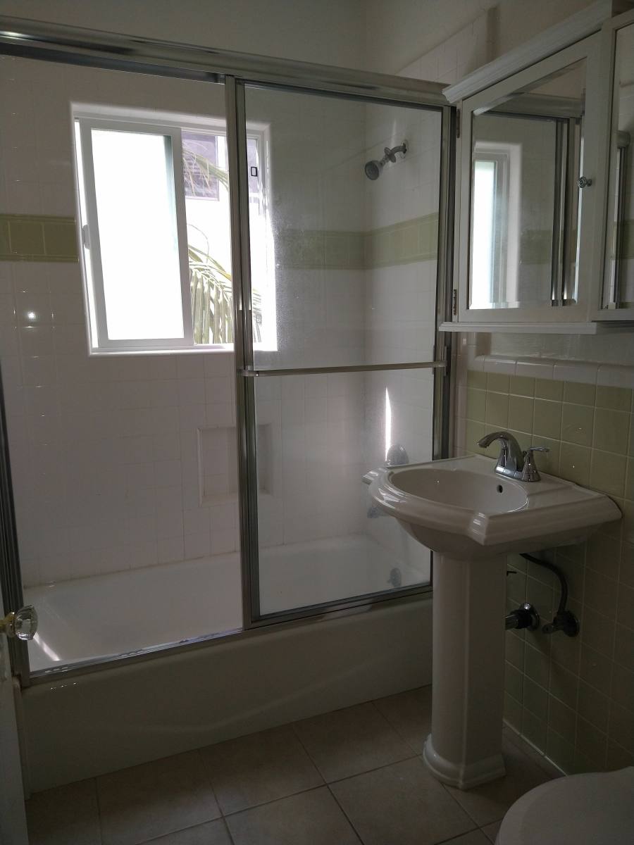 Apartment for rent at 6611 Orange St #9, Los Angeles, CA 90048