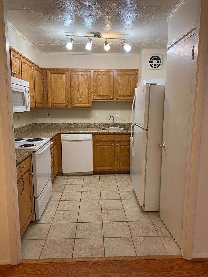 Apartment for rent at 20 W Montgomery Ave, Ardmore, PA 19003