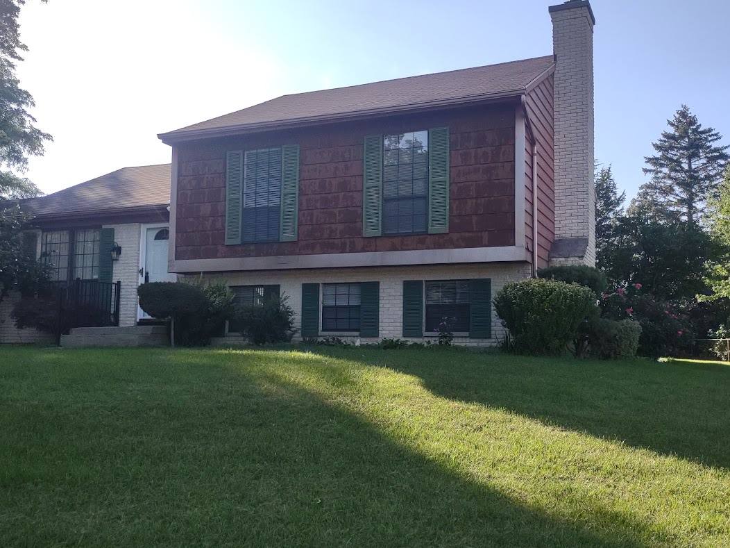 House for rent at 1945 Glenmoor Court SE, Grand Rapids, MI 49508