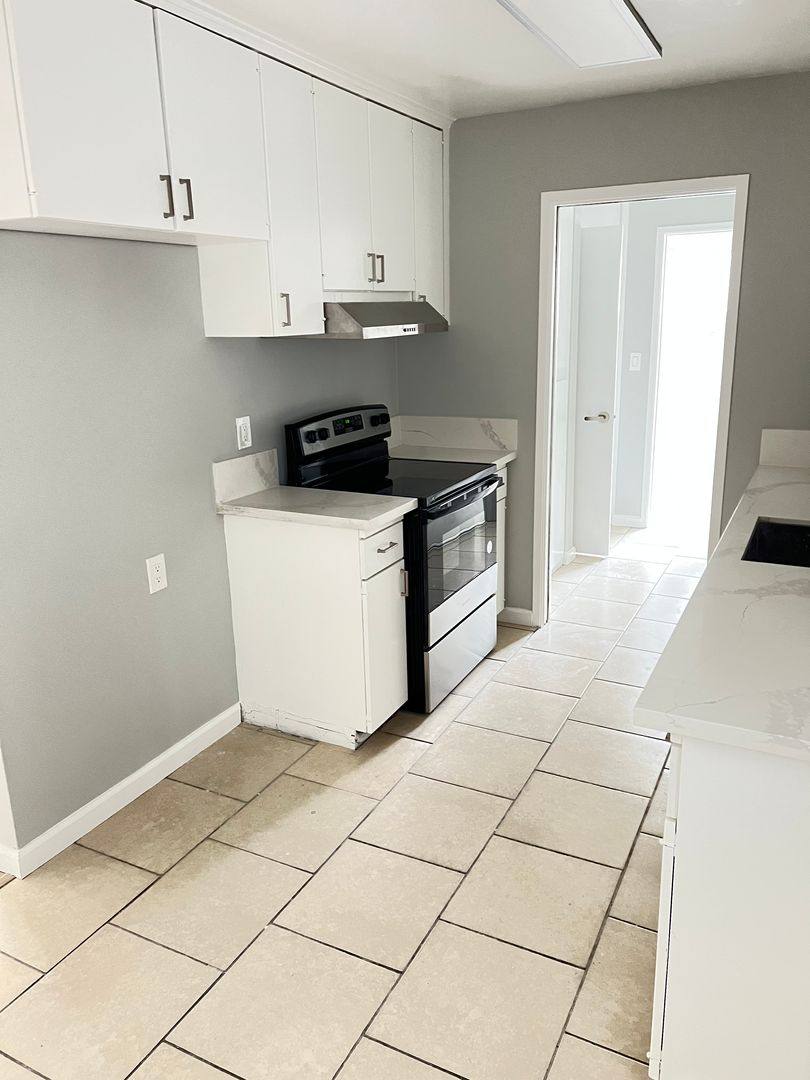 Apartment for rent at 3402 Gundry Ave, Long Beach, CA 90807