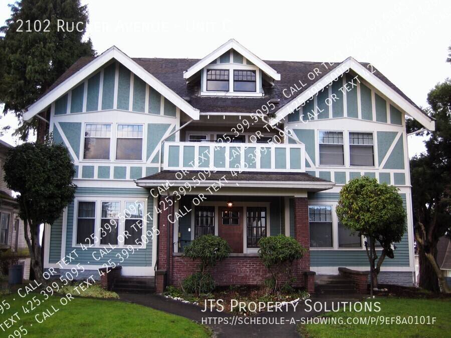 Apartment for rent at 2102 Rucker Ave #C, Everett, WA 98201