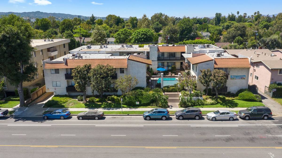 Apartment for rent at 5045 Woodman Ave, Sherman Oaks, CA 91423
