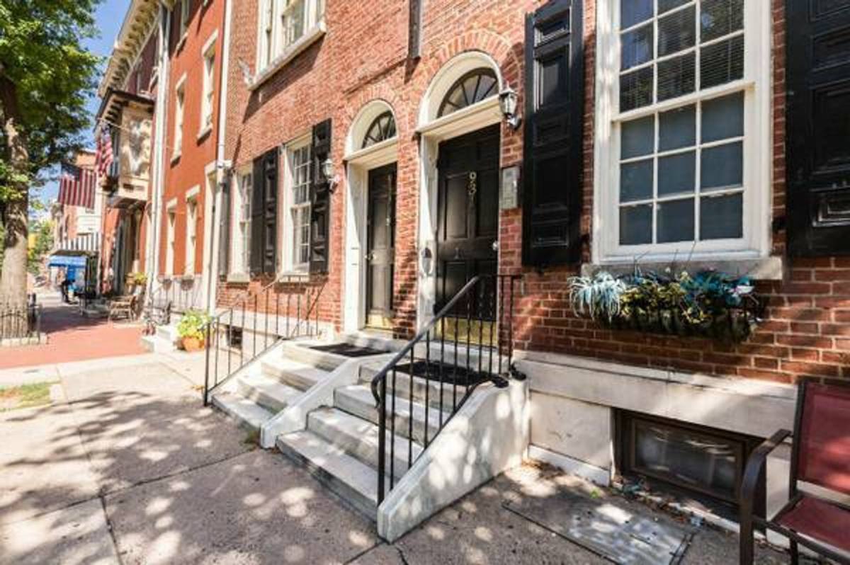 Apartment for rent at 931 Spruce St, Philadelphia, PA 19107