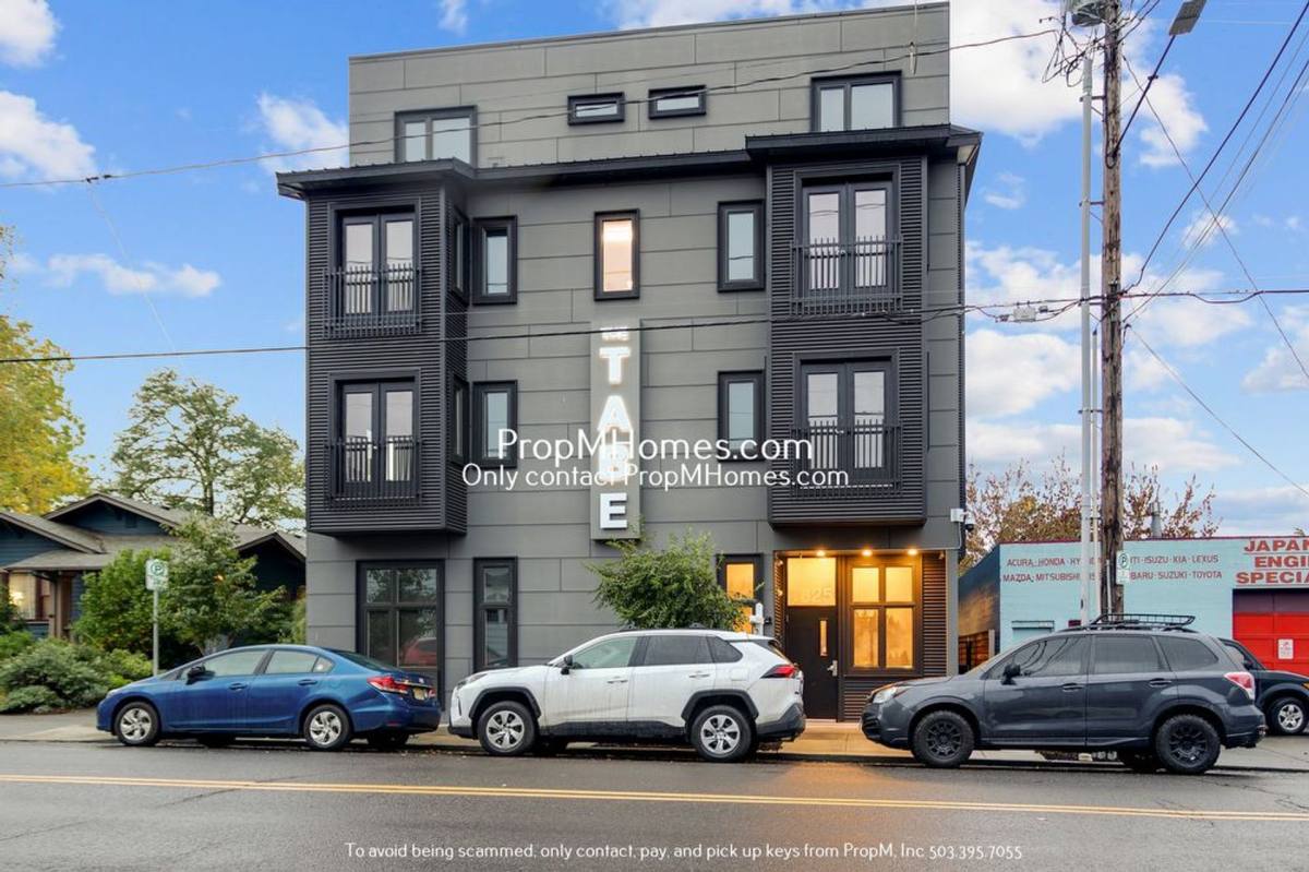 Apartment for rent at 1825 SE 50th Ave, Portland, OR 97215