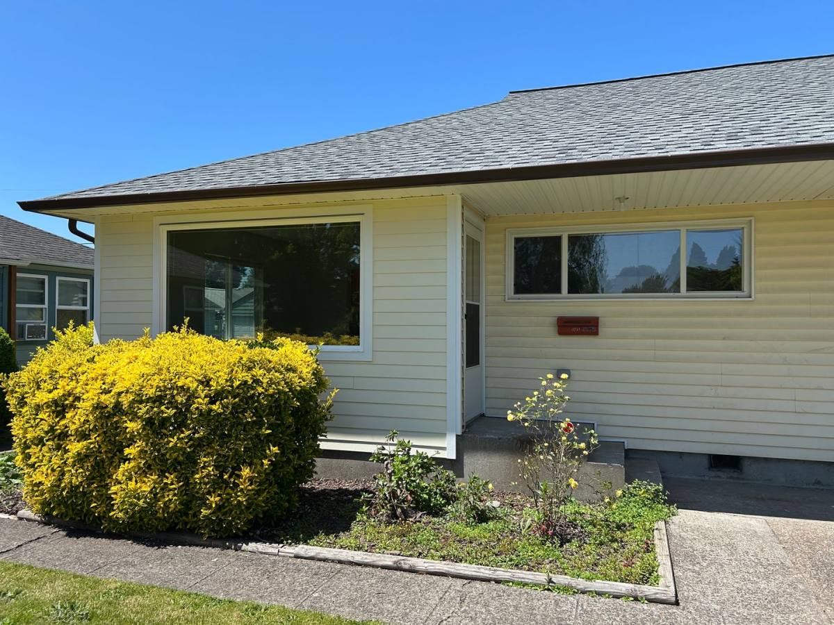 House for rent at 1021 18th Ave, Longview, WA 98632